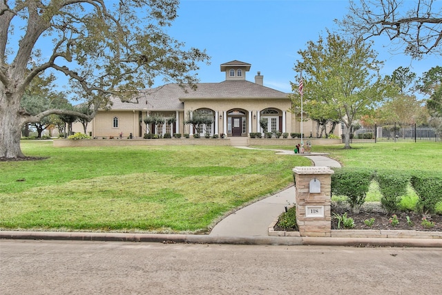 view of front facade with a front yard