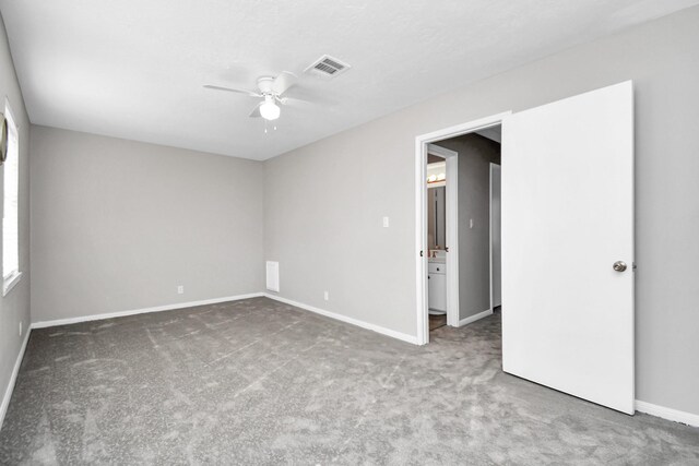 unfurnished room featuring ceiling fan and carpet