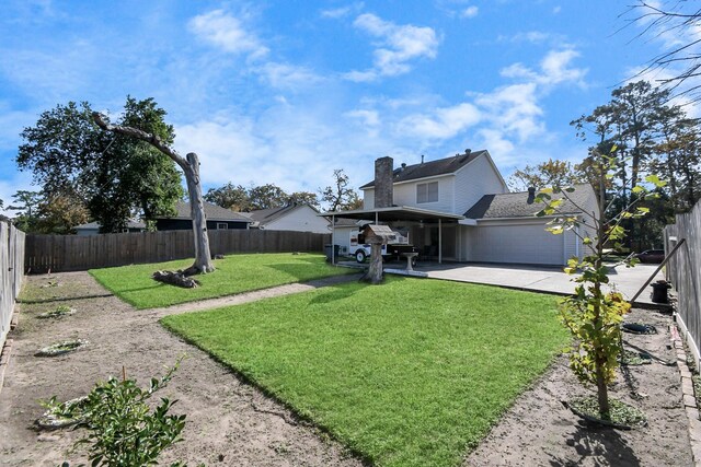 view of yard featuring a patio