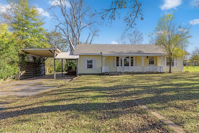 view of front of house with a front lawn, covered porch, and a carport