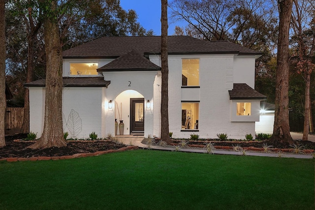 view of front facade with a front lawn