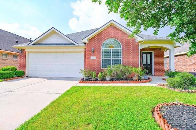 view of front of home featuring a front lawn and a garage