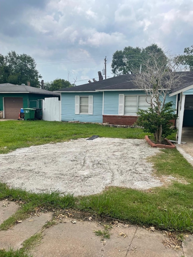 ranch-style house with a front lawn