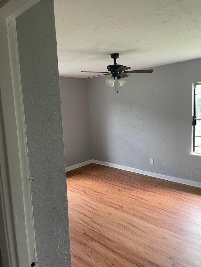 empty room featuring light hardwood / wood-style floors and ceiling fan