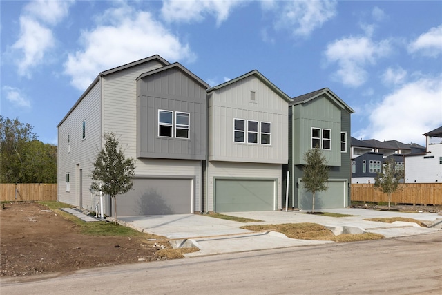 view of front facade featuring a garage