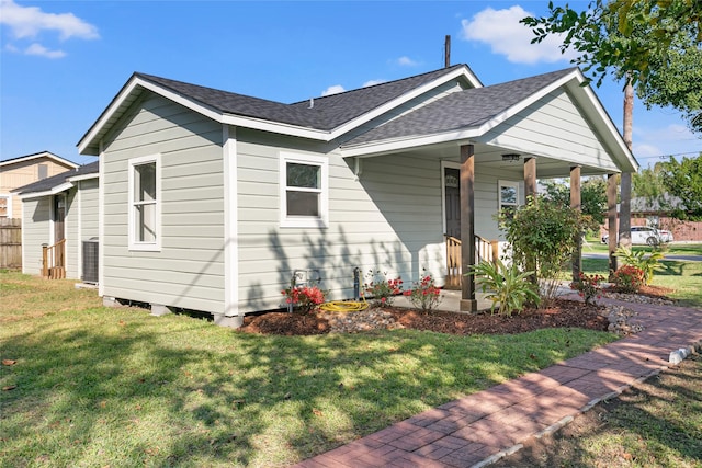 view of front of house featuring a porch and a front lawn