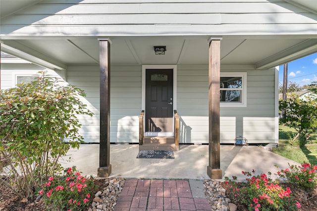 doorway to property with covered porch