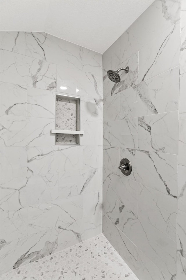 bathroom featuring tiled shower