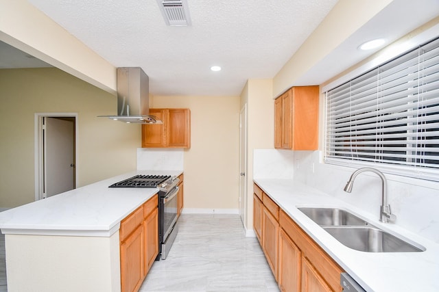 kitchen featuring backsplash, a textured ceiling, gas stove, sink, and range hood