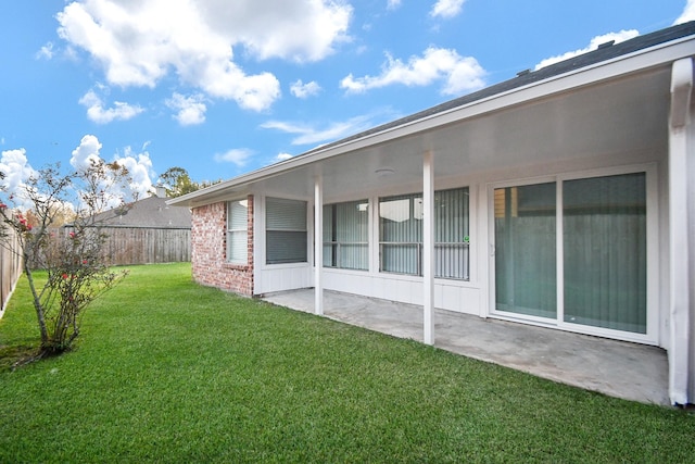 view of yard featuring a patio