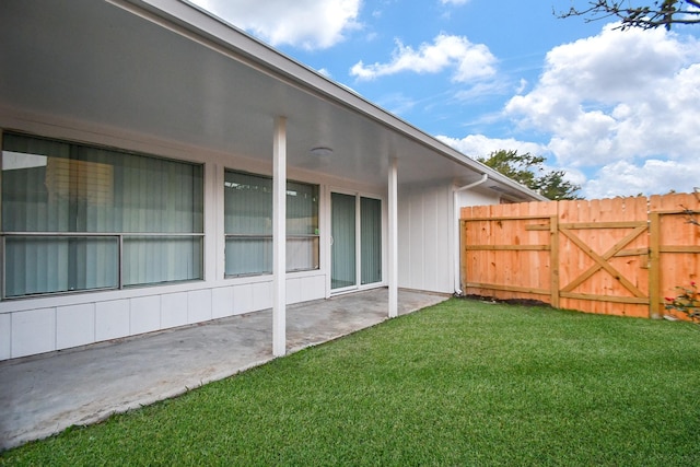 view of yard with a patio