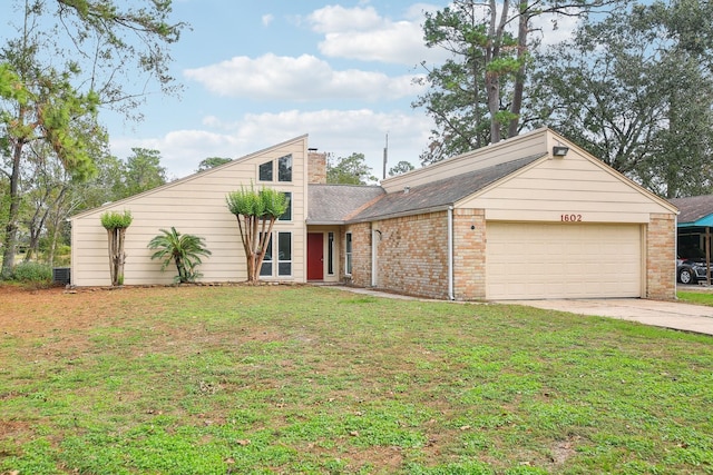 view of front of home featuring a front yard and a garage