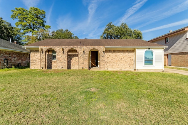 ranch-style home featuring a front yard