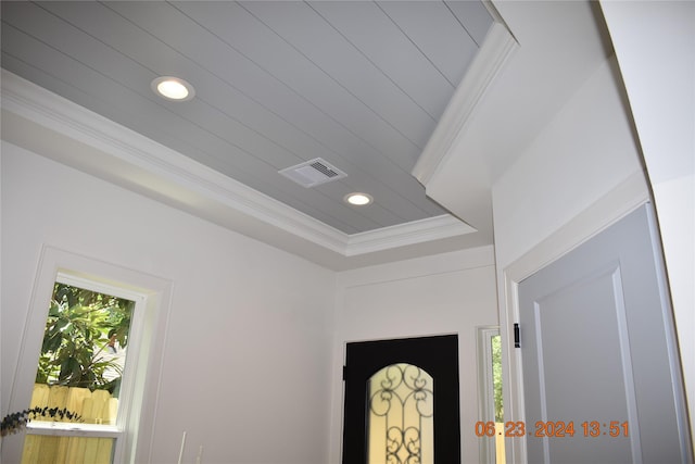 details featuring crown molding