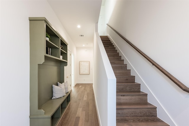 mudroom with recessed lighting, wood finished floors, visible vents, and baseboards