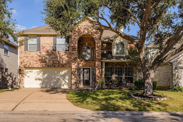 view of front facade featuring a garage and a front yard