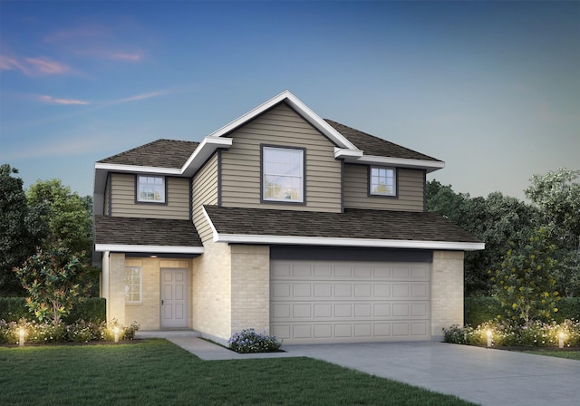 view of front property featuring a lawn and a garage