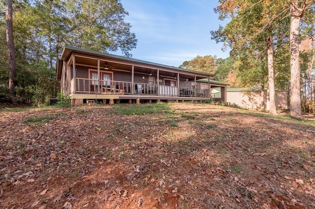 back of house featuring ceiling fan