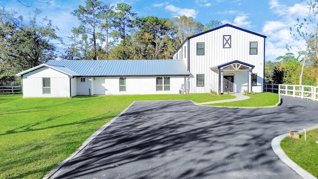 modern farmhouse featuring a front lawn