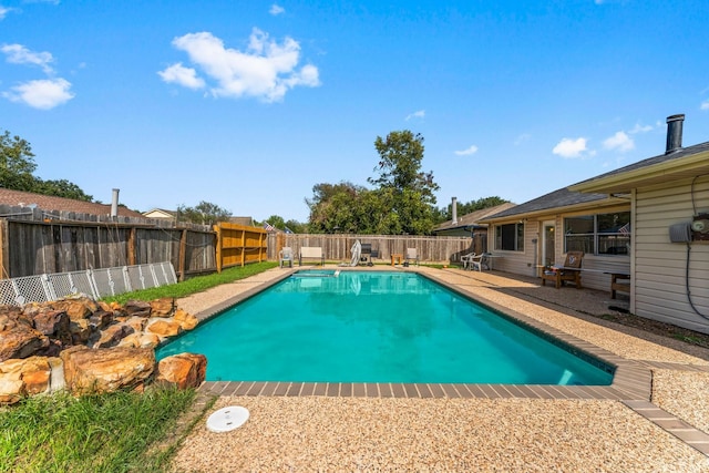 view of swimming pool