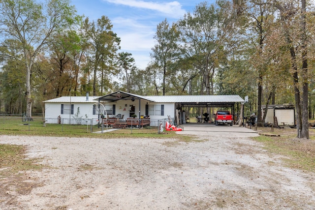 view of front facade featuring a front yard, a porch, and a carport