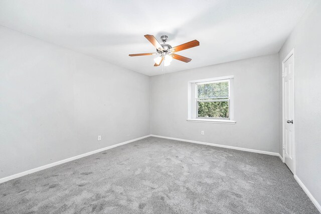 carpeted empty room featuring ceiling fan