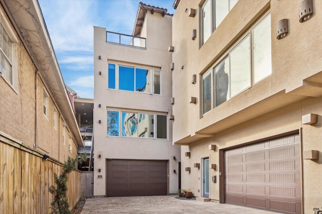 view of front facade featuring a garage