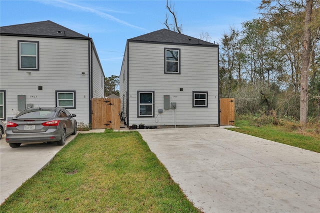 exterior space featuring a front yard