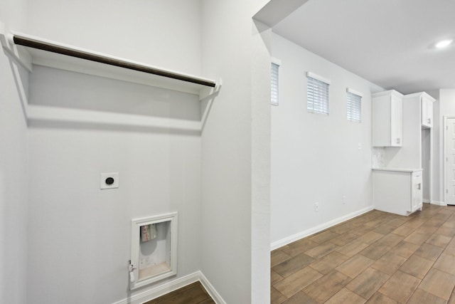 clothes washing area with electric dryer hookup