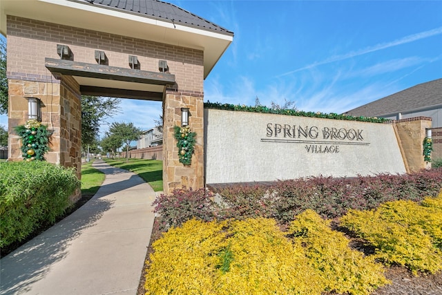 view of community / neighborhood sign