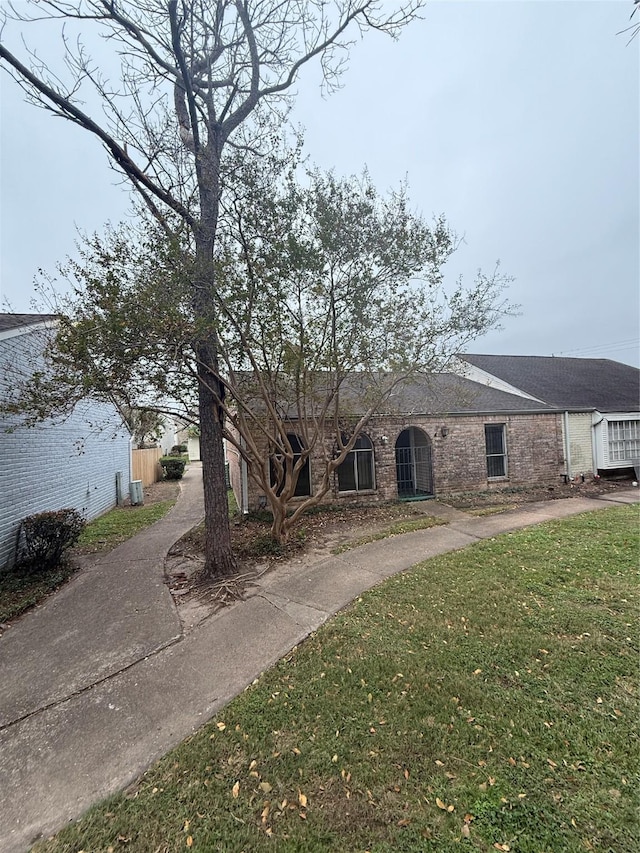 ranch-style house with a front lawn