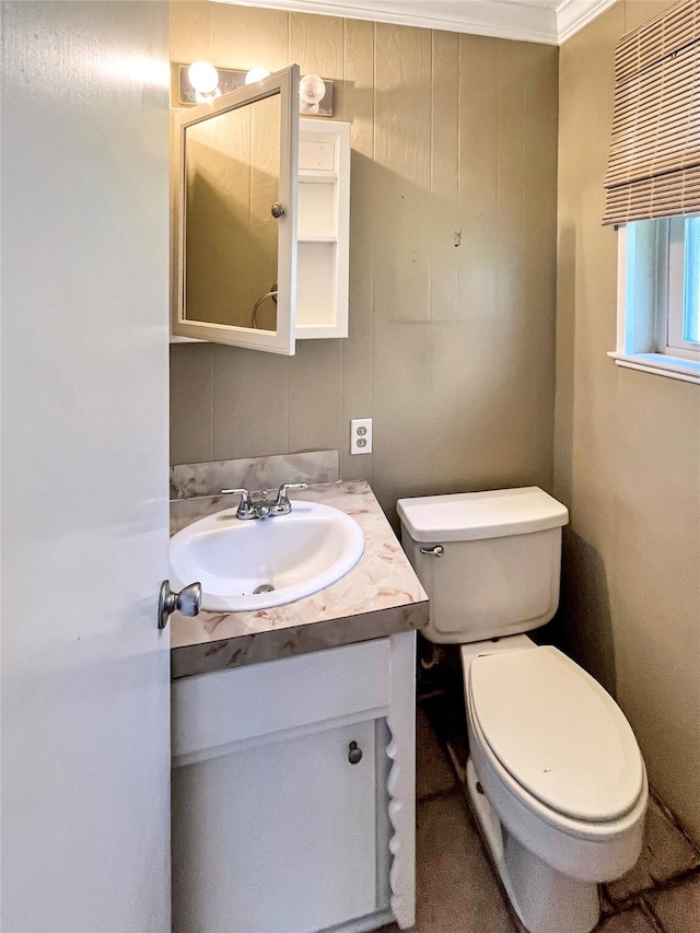 bathroom with vanity, toilet, and crown molding