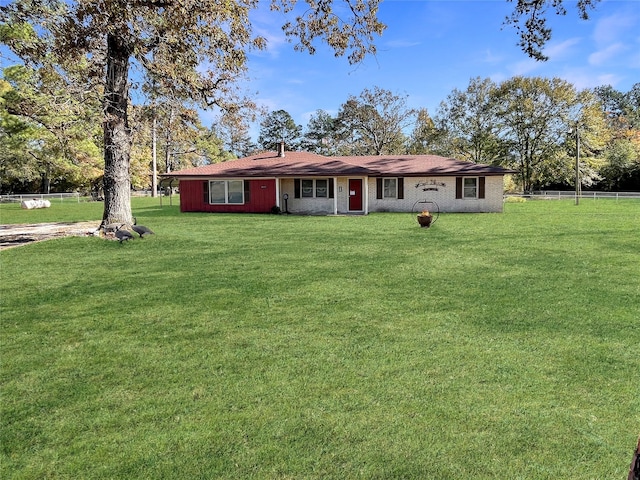 view of front of property with a front yard