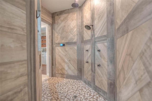 details with a tile shower