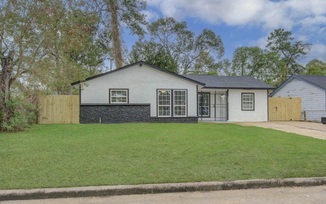 ranch-style home with a front yard