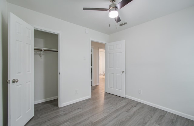 unfurnished bedroom with light wood-type flooring, a closet, and ceiling fan