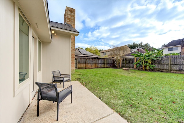 view of yard featuring a patio area