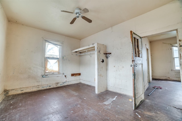 empty room featuring ceiling fan