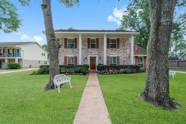 view of front of home featuring a front lawn