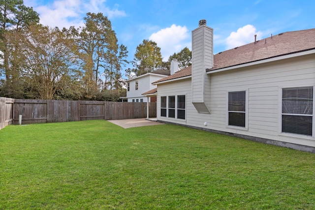 view of yard featuring a patio