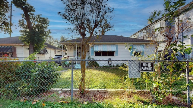 view of front facade with a front lawn