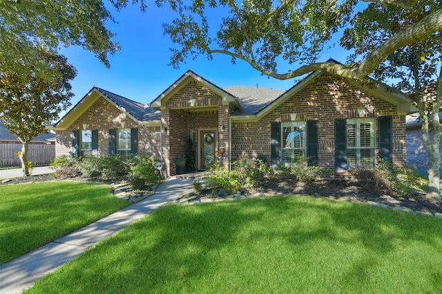 view of front of house featuring a front lawn