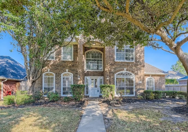 view of front facade with a front lawn