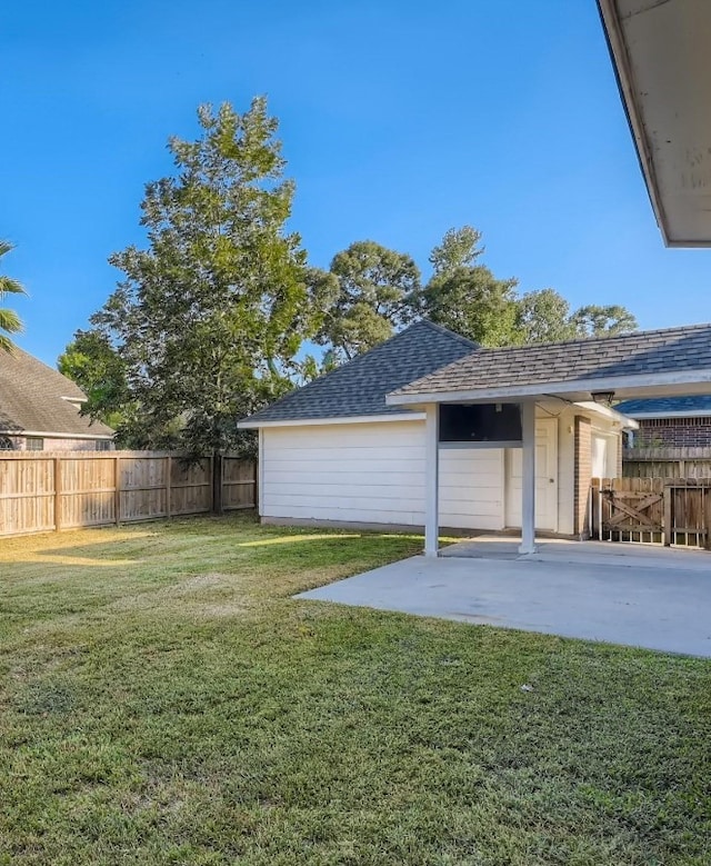 view of yard with a patio