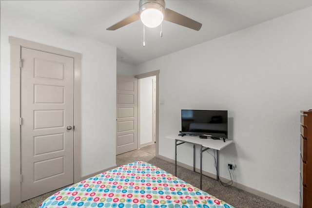 bedroom with ceiling fan