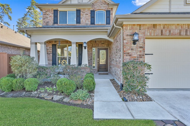 entrance to property featuring a porch