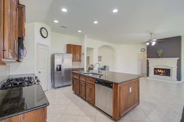 kitchen featuring sink, ceiling fan, light tile patterned floors, an island with sink, and appliances with stainless steel finishes