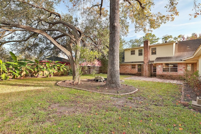 view of yard featuring a patio