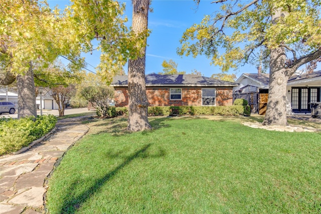 ranch-style home with a front yard