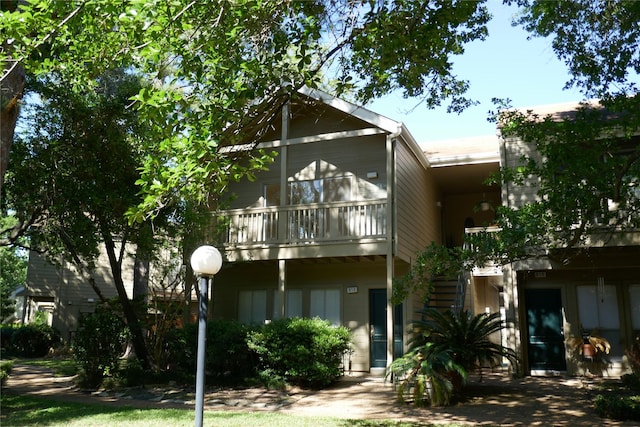 view of front of house with a balcony